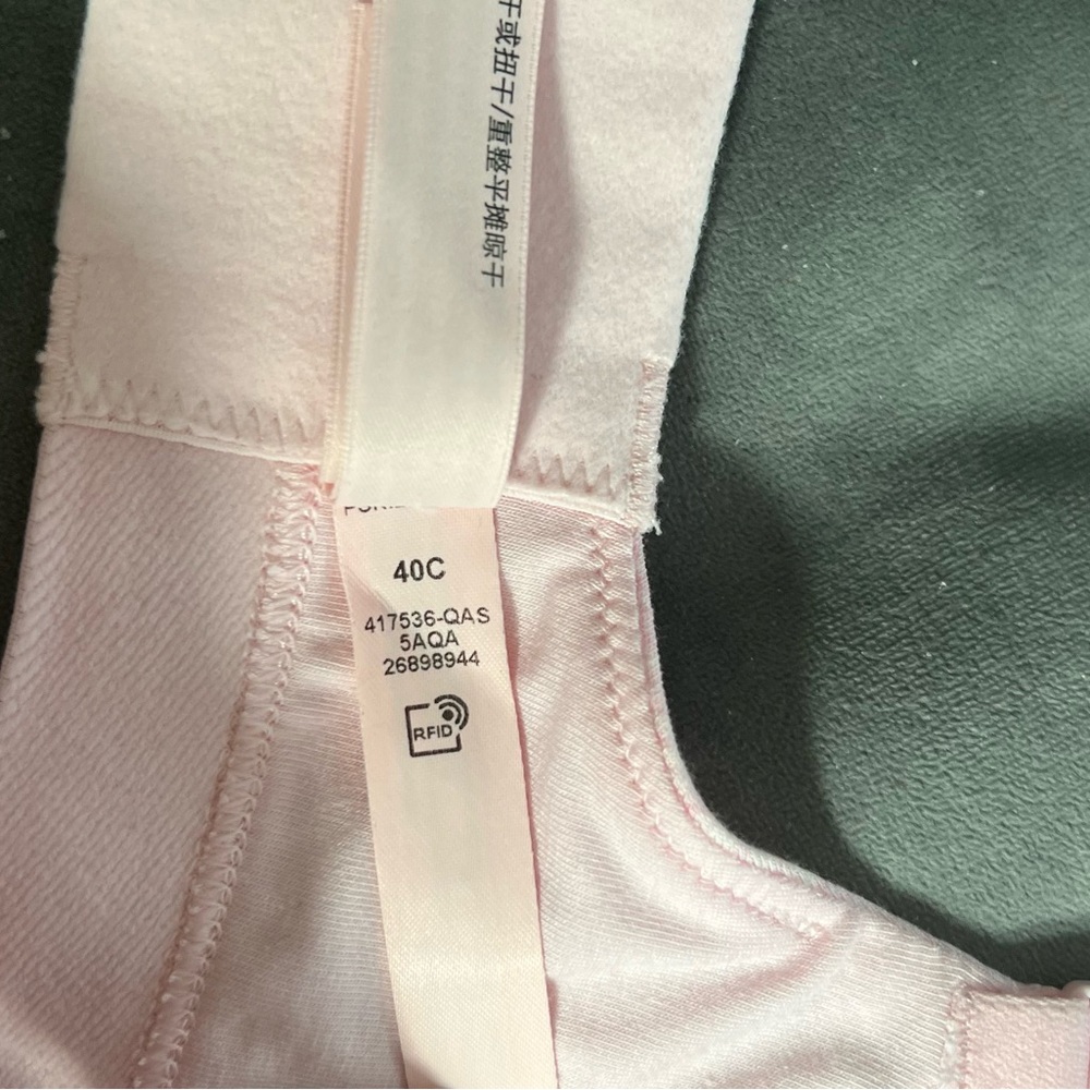 THE T-SHIRT Victoria’s Secret 40C
Lightly Lined Wireless Cotton Bra - Picture 11 of 13
